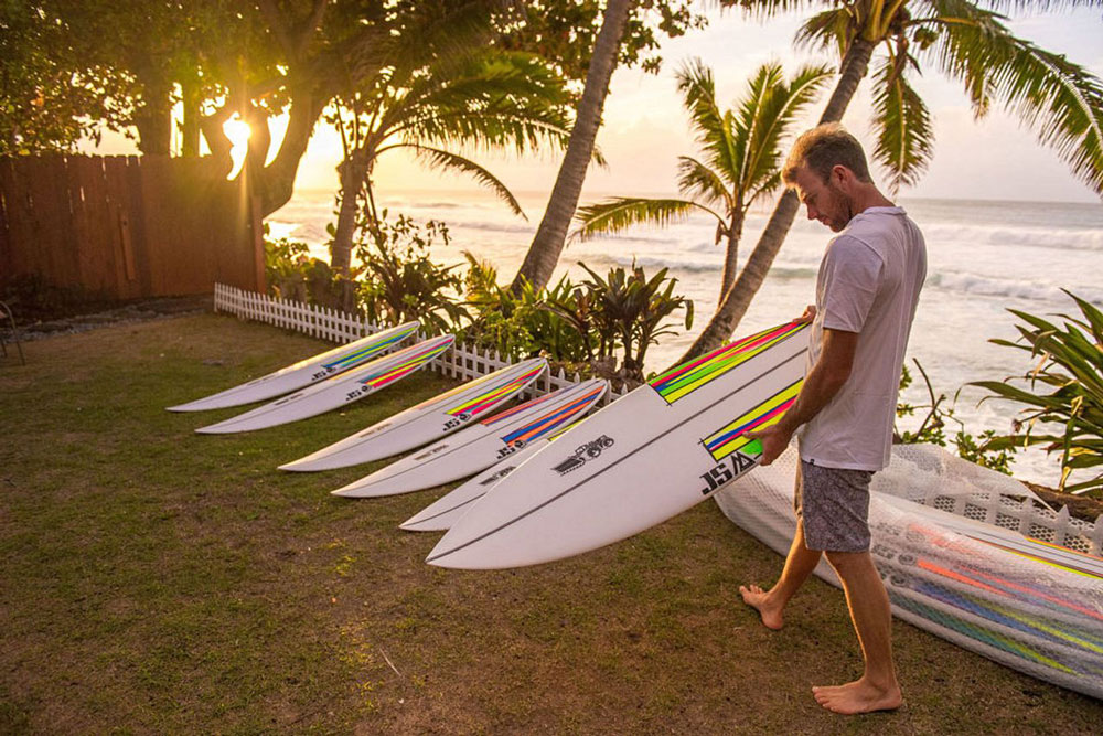 SURF TRAVEL-WITHOUT-A-BOARD - AWAYCO